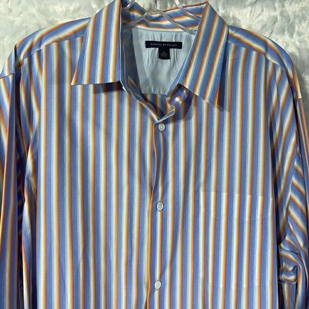 Banana Republic features vertical